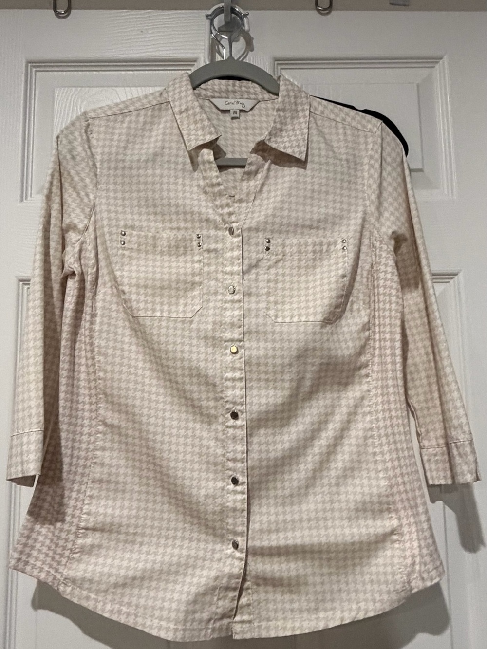 Women’s Beige Houndstooth Button-Front Shirt